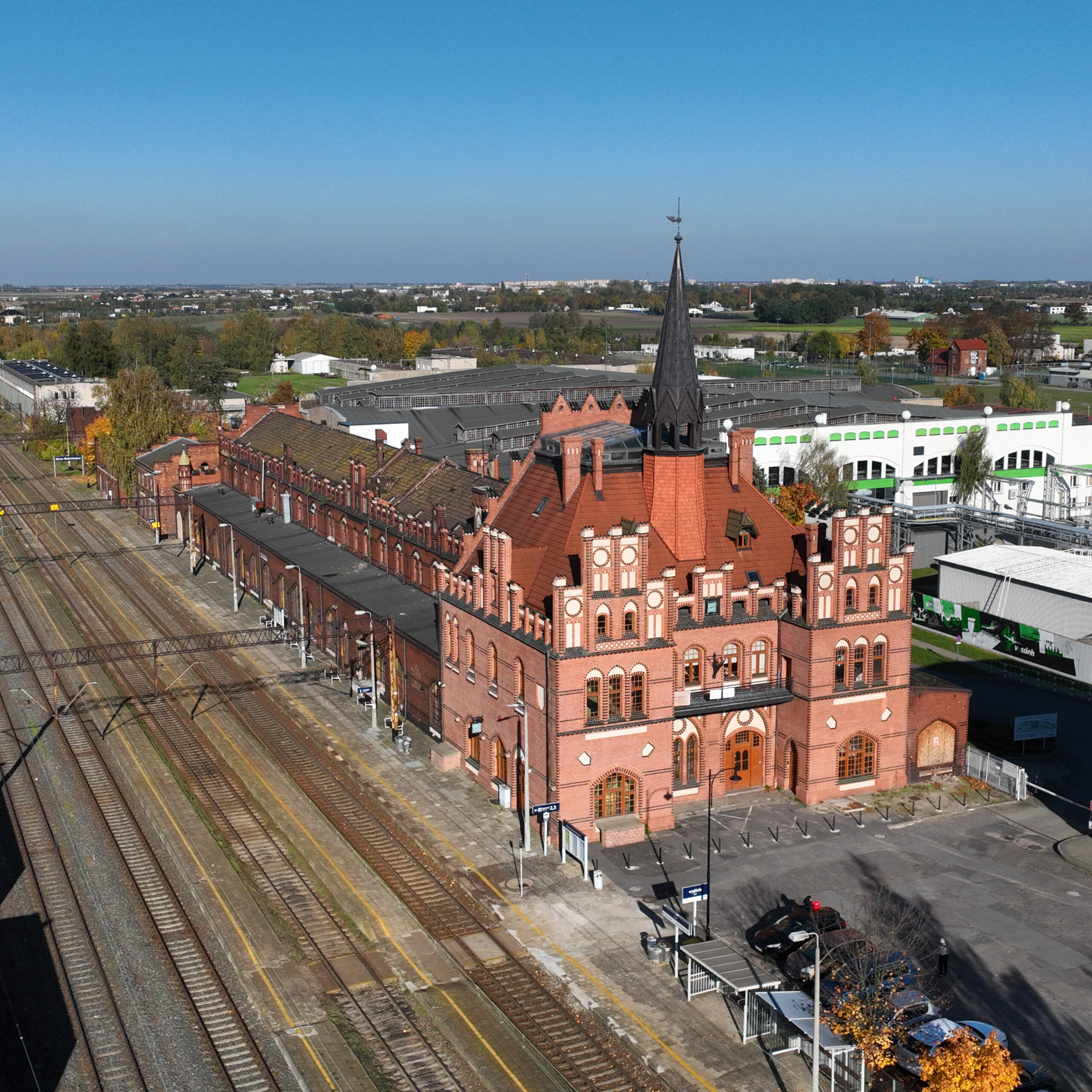 DWORZEC KOLEJOWY W NOWYCH SKALMIERZYCACH